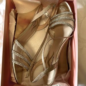 Nina VEENA GOLD Wedge Sandals, Size 11